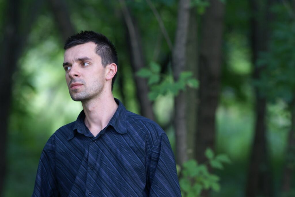 chico que busca terapia para ansiedad en Xàtiva